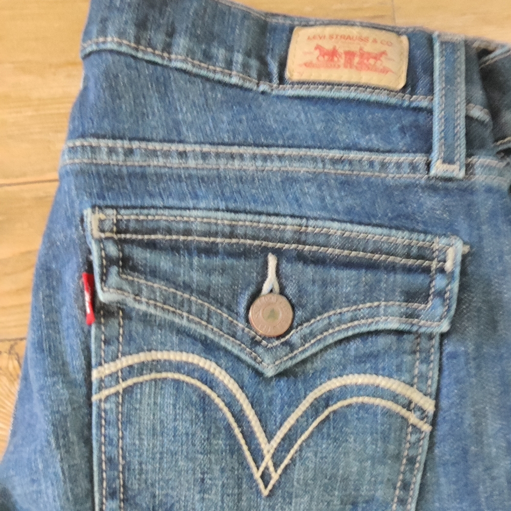 EUC Levi Jeans